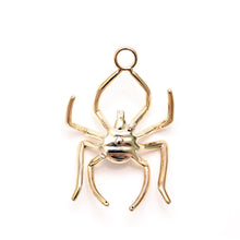 Laden Sie das Bild in den Galerie-Viewer, Giant 14k Diamond Spider Pendant
