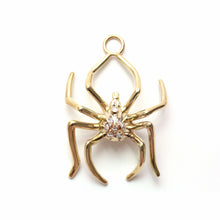 Laden Sie das Bild in den Galerie-Viewer, Giant 14k Diamond Spider Pendant
