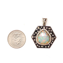 Laden Sie das Bild in den Galerie-Viewer, Diamond Opal Pendant
