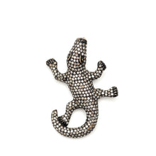 Laden Sie das Bild in den Galerie-Viewer, Diamond Alligator Pendant
