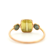Laden Sie das Bild in den Galerie-Viewer, 14k Peridot Blue Diamond Ring
