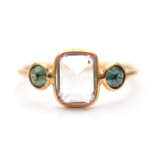 Laden Sie das Bild in den Galerie-Viewer, 14k Morganite Blue Diamond Ring
