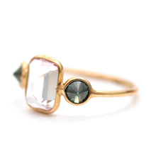 Laden Sie das Bild in den Galerie-Viewer, 14k Morganite Blue Diamond Ring
