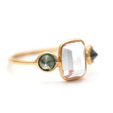 Laden Sie das Bild in den Galerie-Viewer, 14k Morganite Blue Diamond Ring
