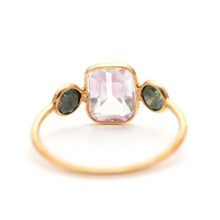 Laden Sie das Bild in den Galerie-Viewer, 14k Morganite Blue Diamond Ring
