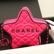 Carica l'immagine nel visualizzatore di Gallery, Chanel 2024 Walk Of Fame Star Crossbody Bag
