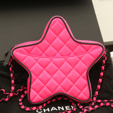 Carica l'immagine nel visualizzatore di Gallery, Chanel 2024 Walk Of Fame Star Crossbody Bag
