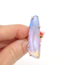 Laden Sie das Bild in den Galerie-Viewer, 14k Diamond Lilac Pipe Opal Ring
