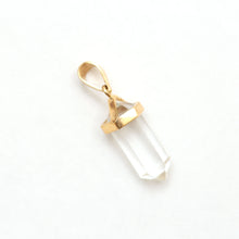 Laden Sie das Bild in den Galerie-Viewer, 14k Quartz Crystal Diamond Pendant
