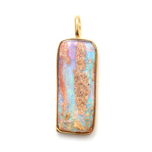 Laden Sie das Bild in den Galerie-Viewer, 14k Beachy Pipe Opal Pendant
