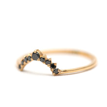 將圖片載入圖庫檢視器 18k Black Diamond Crown Ring
