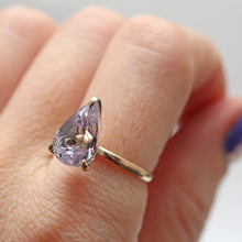 Laden Sie das Bild in den Galerie-Viewer, 14k Pink Kunzite Solitaire Ring
