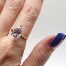 Laden Sie das Bild in den Galerie-Viewer, 14k Pink Kunzite Solitaire Ring
