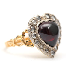 Carica l'immagine nel visualizzatore di Gallery, 15k Garnet Diamond Heart Ring
