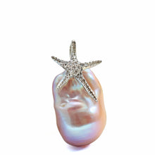 Laden Sie das Bild in den Galerie-Viewer, 14k Diamond Sea Sprite Pearl Pendant
