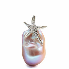Laden Sie das Bild in den Galerie-Viewer, 14k Diamond Sea Sprite Pearl Pendant
