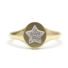 Laden Sie das Bild in den Galerie-Viewer, 14k Diamond Star Signet Ring
