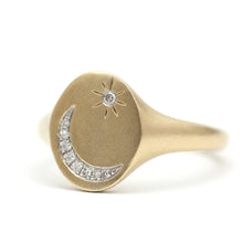 Laden Sie das Bild in den Galerie-Viewer, 14k Diamond Celestial Signet Ring
