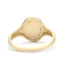 Laden Sie das Bild in den Galerie-Viewer, 14k Diamond Celestial Signet Ring
