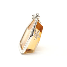 Charger l&#39;image dans la galerie, New York City Citrine Intaglio Pendant
