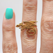 Laden Sie das Bild in den Galerie-Viewer, 10k Dragon Stick Pin Ring
