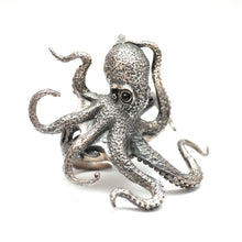 Laden Sie das Bild in den Galerie-Viewer, Giant Sterling Silver Octopus Ring
