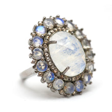 將圖片載入圖庫檢視器 Sterling Silver Rose Cut Moonstone Ring
