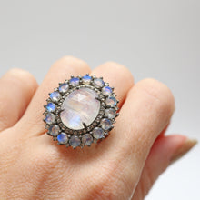 Laden Sie das Bild in den Galerie-Viewer, Sterling Silver Rose Cut Moonstone Ring
