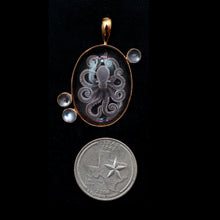 將圖片載入圖庫檢視器 14k Octopus Intaglio Pendant
