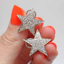 Laden Sie das Bild in den Galerie-Viewer, 14k White Gold 2ct Diamond Star Earrings
