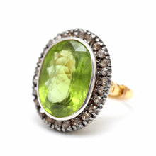 Laden Sie das Bild in den Galerie-Viewer, Giant 15k Rose Cut Diamond Peridot Ring
