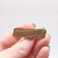 Charger l&#39;image dans la galerie, Victorian Engravable Scroll Brooch
