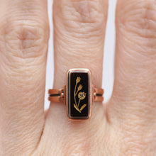 Charger l&#39;image dans la galerie, 10k Onyx Victorian Intaglio Ring
