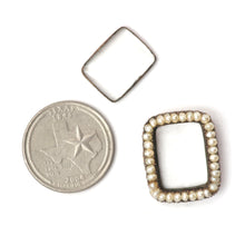Carica l&#39;immagine nel visualizzatore di Gallery, 10k Georgian Pearl Locket
