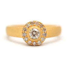 Carica l&#39;immagine nel visualizzatore di Gallery, 18k Matte Diamond Cluster Ring
