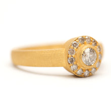 Carica l&#39;immagine nel visualizzatore di Gallery, 18k Matte Diamond Cluster Ring
