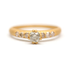 將圖片載入圖庫檢視器 18k Matte Diamond Ring
