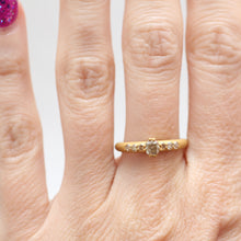 將圖片載入圖庫檢視器 18k Matte Diamond Ring
