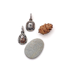 Carica l&#39;immagine nel visualizzatore di Gallery, Rustic Diamond Pendant
