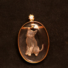 Carica l&#39;immagine nel visualizzatore di Gallery, 14k Diamond Cat Intaglio Pendant
