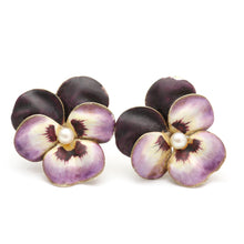Laden Sie das Bild in den Galerie-Viewer, 14k Large Purple Enamel Pansy Earrings
