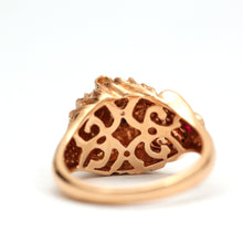 Laden Sie das Bild in den Galerie-Viewer, 18k Fancy Cat Ring
