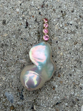 Carica l'immagine nel visualizzatore di Gallery, 14k Pink Tourmaline Sea Goddess Pearl Pendant
