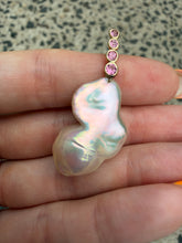 Carica l'immagine nel visualizzatore di Gallery, 14k Pink Tourmaline Sea Goddess Pearl Pendant
