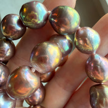 Laden Sie das Bild in den Galerie-Viewer, Rainbow Metallic Baroque Pearl Necklace
