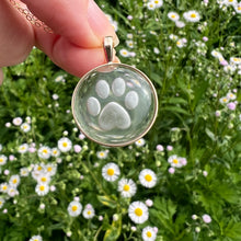 Carica l&#39;immagine nel visualizzatore di Gallery, 14k Paw Intaglio Pendant
