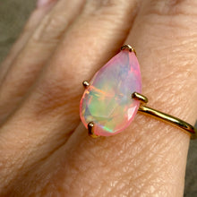 Laden Sie das Bild in den Galerie-Viewer, 14k Pink Opal Ring
