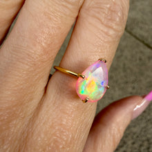 Laden Sie das Bild in den Galerie-Viewer, 14k Pink Opal Ring
