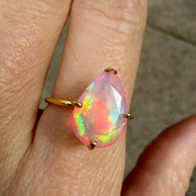 Laden Sie das Bild in den Galerie-Viewer, 14k Pink Opal Ring
