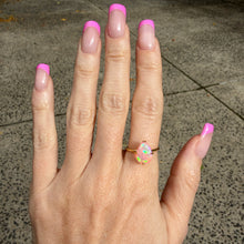 Laden Sie das Bild in den Galerie-Viewer, 14k Pink Opal Ring
